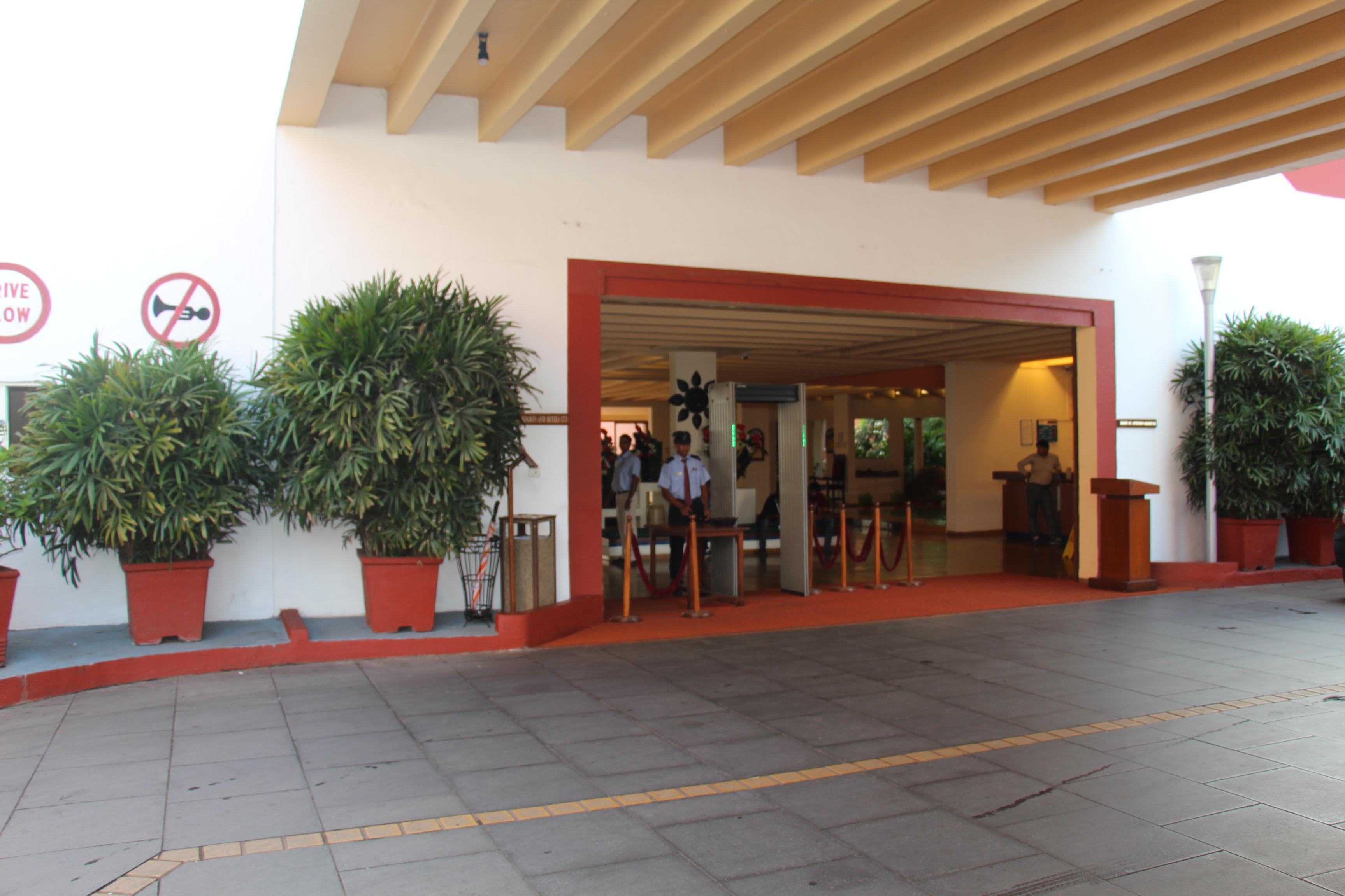 Taj Cidade De Goa Heritage, Goa Santa Cruz Dış mekan fotoğraf Entrance to the hotel