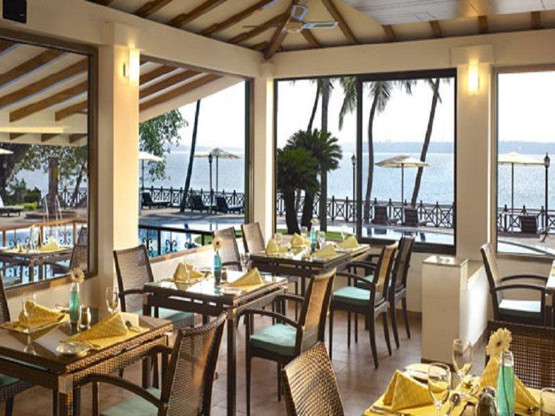 Taj Cidade De Goa Heritage, Goa Santa Cruz Dış mekan fotoğraf The Bayview Bar and Grill